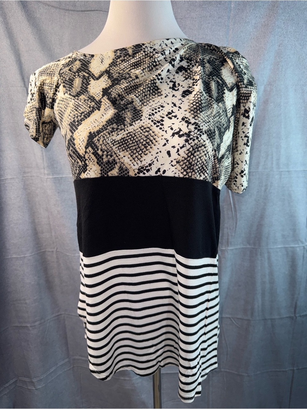 556-a. gain Black & White Mixed-Print Women’s Tunic Top